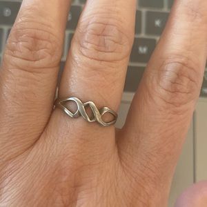 Size 8 sterling silver ring